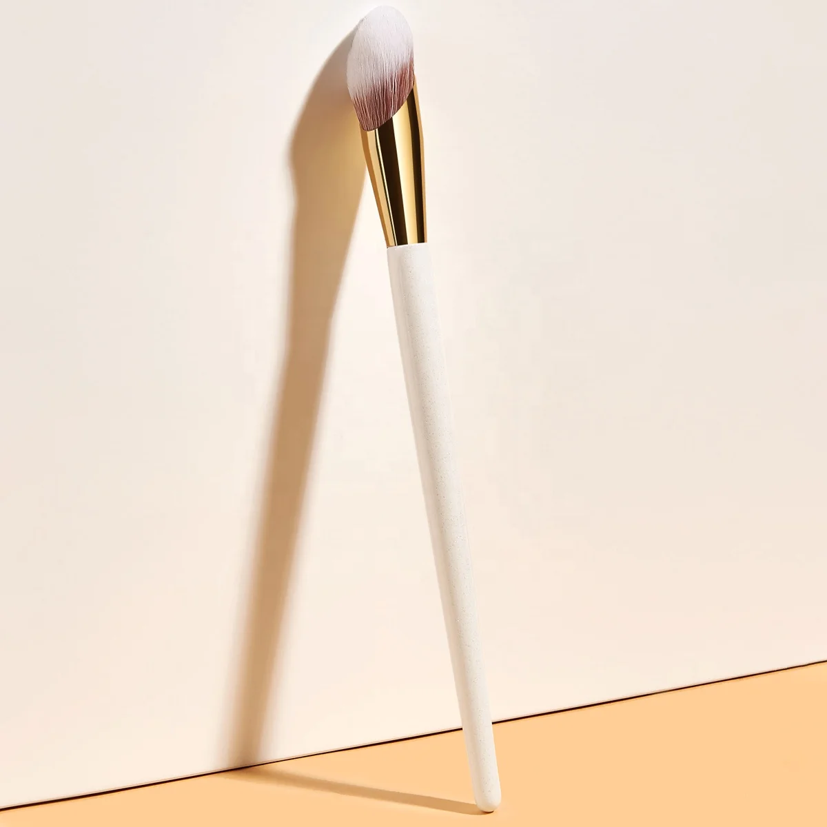 

Hot sale concealer makeup brush simple beauty tool private label contour concealer makeup brush