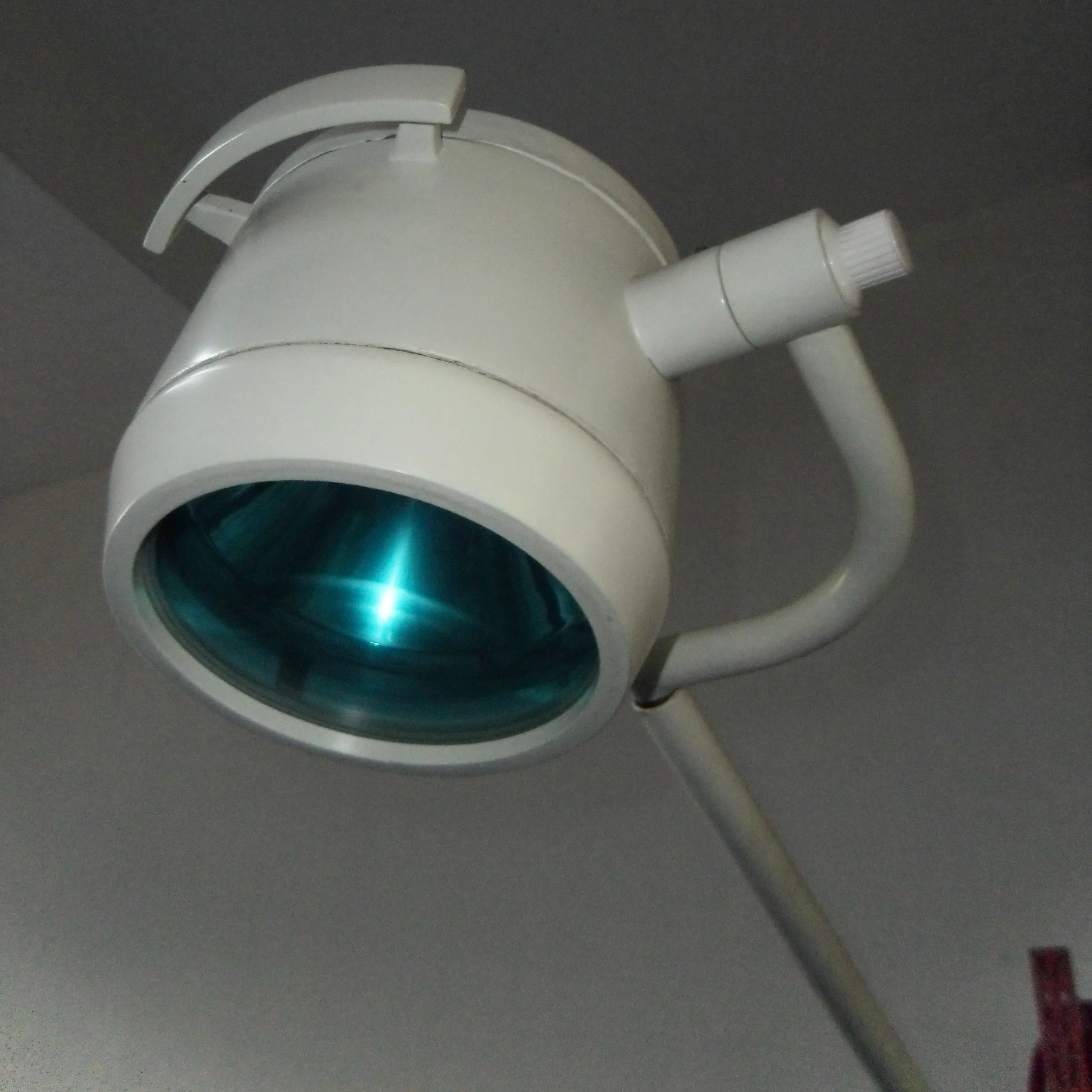 Deep Irradiation Exam Light Operated Medical LED Halogen Examination Lamp