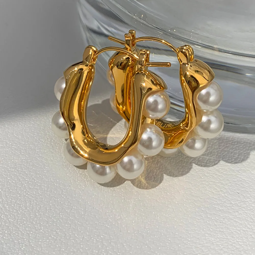

Fashion New Trend Women Jewelry Stainless Steel Hoop 18K Gold Plated Round Imitation Pearl Earrings