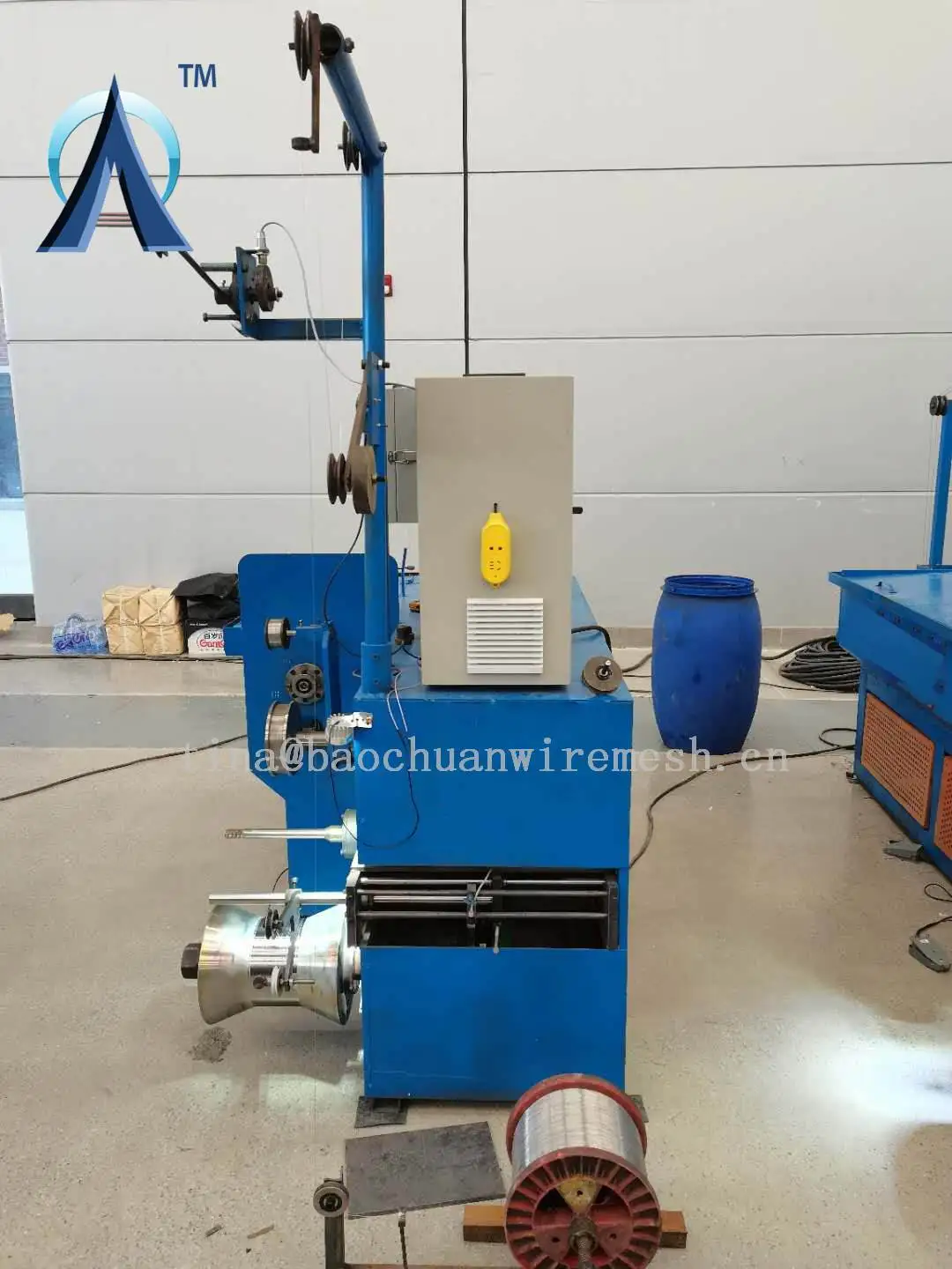 Stretching steel iron rod straight line wire drawing polishing machine.jpg