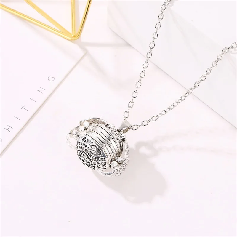 

Creative Photo Box Necklace Openable Locket Retro Photo Box Aromatherapy Personality Charms Necklace, As same as picture