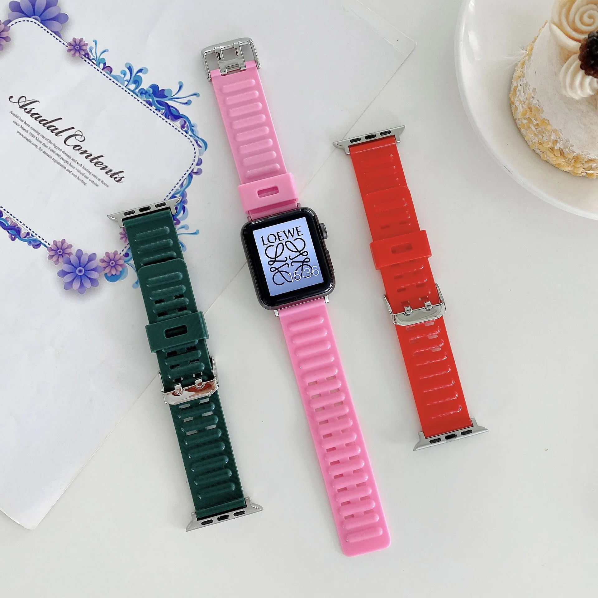 

New arrival 2022 designer classic wristbands sport silicone replacement smart watch bands for apple iwatch series 7 6 5 4 3 2 1