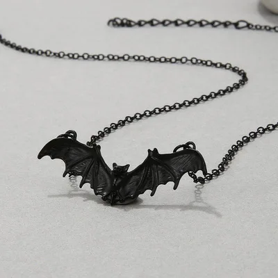 

New Design Good Quality Hot Sale Halloween Dark Goth Style Bat Simple Creative Funny Hip Hop Sweater Chain Jewelry Women