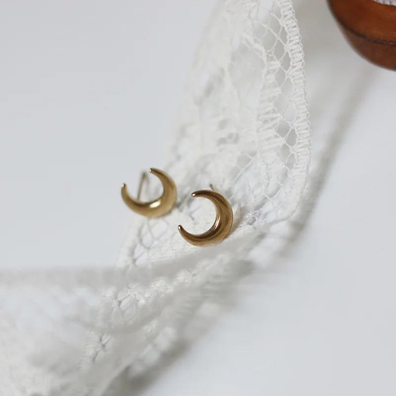 

Good Quality Stainless Steel Crescent Moon Shape Earrings Chic Lovely Girls 18K Gold Moon Stud Earring