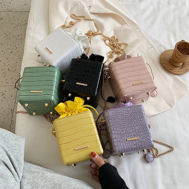 

2021 Hot sale crocodile pattern drawstring mini bucket handbags crossbody women hand bags ladies purse with chain, 6 colors