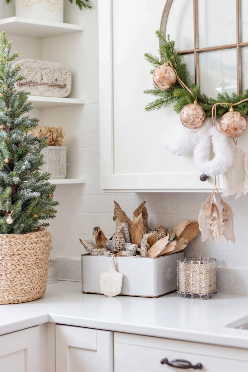 DIY wall-mounted Christmas tree idea