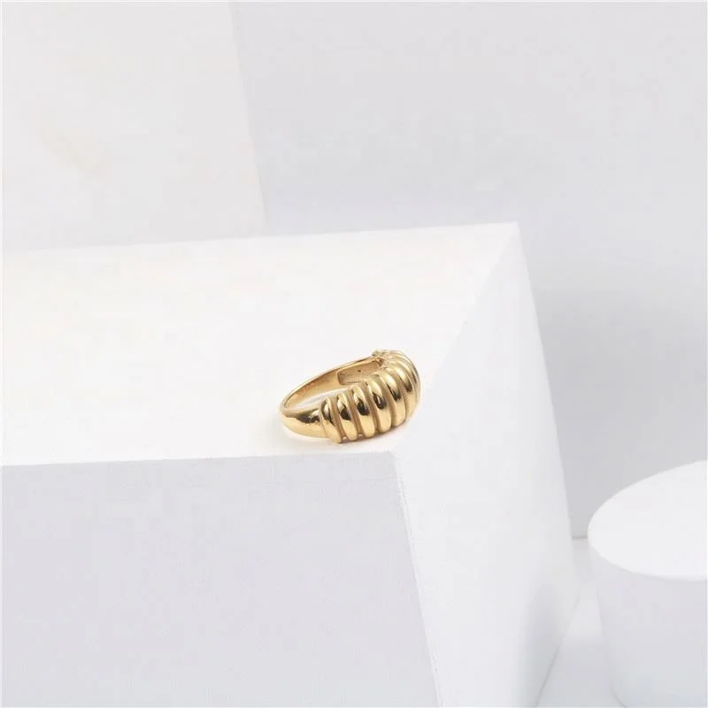 

High End 18K Plain Gold Croissant Rings Stainless Steel Jewelry for Women