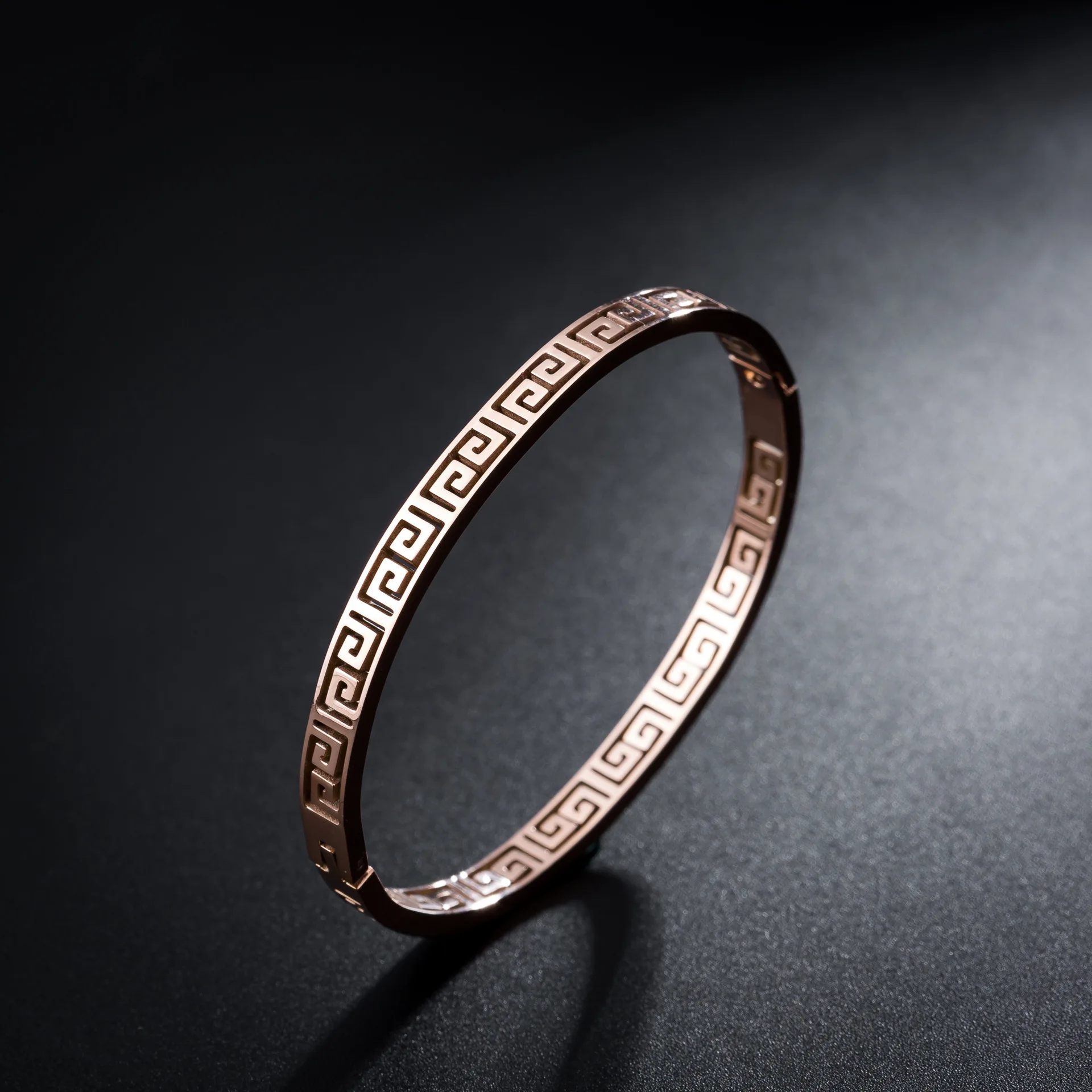 

Fashion Hot Selling Ethnic Bracelet The Great Wall Embossed Rose Gold Titanium Steel Bracelet Bangle (SK797), As picture