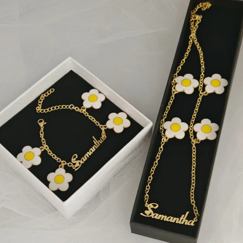 Qiuhan Personalized Custom Name Bracelet Nameplate Pendant Necklace Cute Set Pink White Flower Charm Jewelry