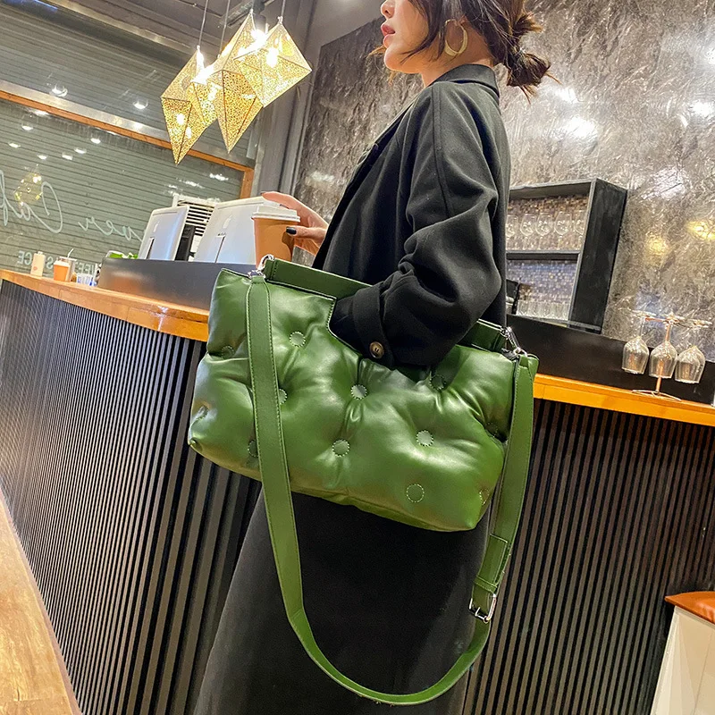 

Dropshipping designer fashion cloud pillow bag down handbag high capacity tote bag autumn winter women handbags
