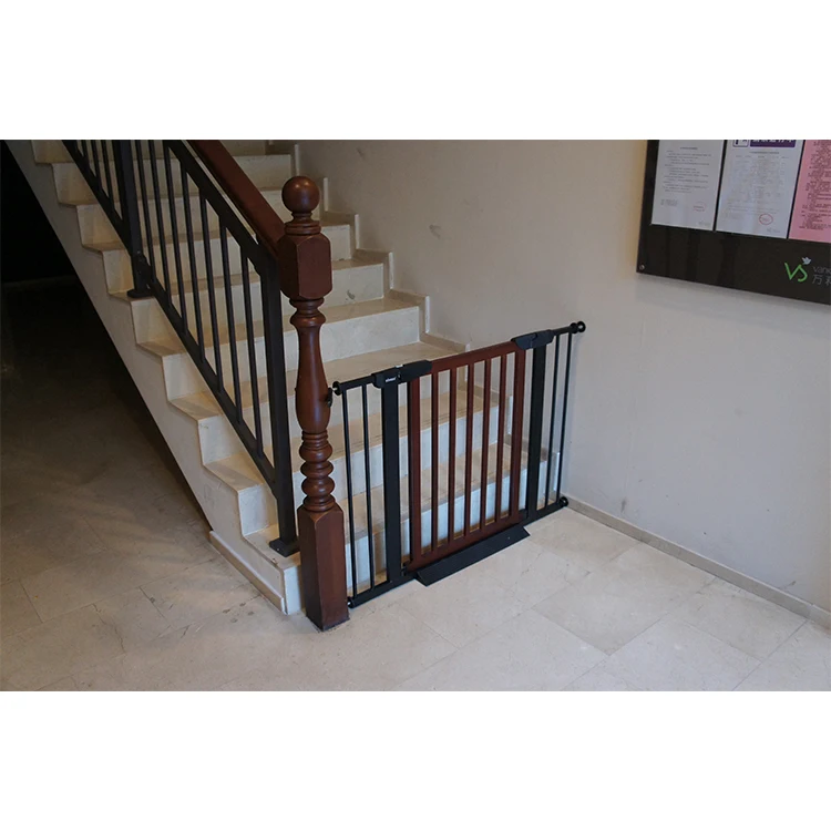 

Wholesale safety gate kids wooden safety gate with auto door lock function stair gate, Black