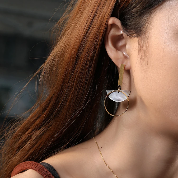 

Jewelry custom s925 sterling silver temperament shell earrings temperament light luxury style round earrings female, Picture shows