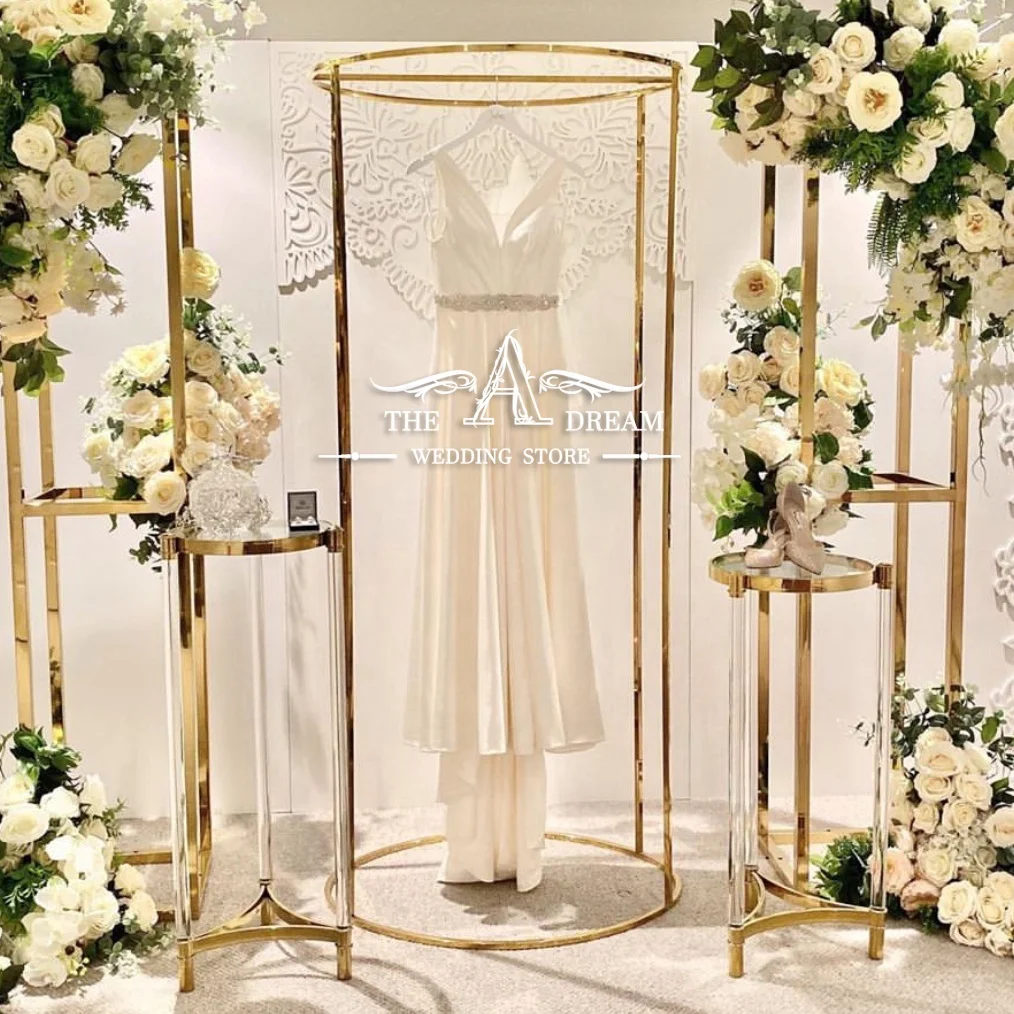 

Acrylic Aisle Stands Gold Stainless Steel Cake Table For Wedding Decoration / Decoracion de Boda from The A Dream Wedding Store