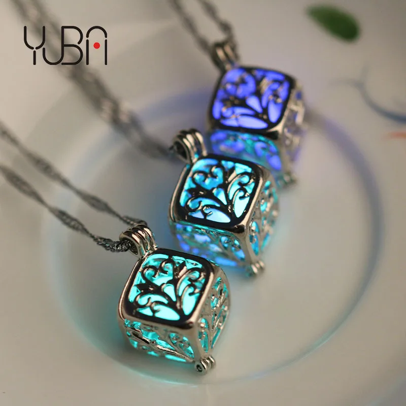 

Hollow Square Tree of Life Luminous Beads Pendant Silver Chain Necklace Female Clavicle Chain Creative Jewelry for Girls