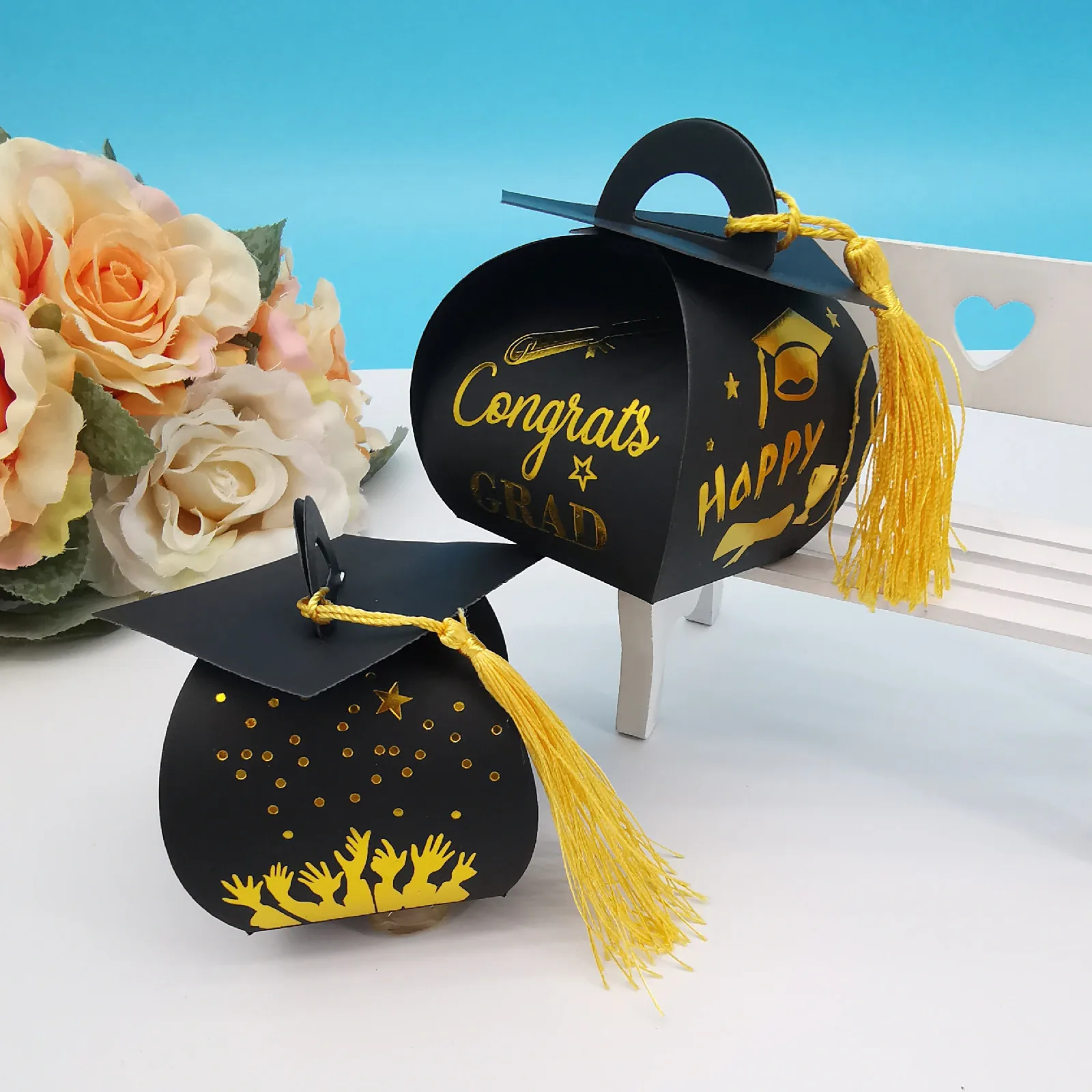 

2023 Hot Sale Student Graduation Season Celebration Handy Gift Box Creative Doctor Hat Design Hot Stamping Letter Candy Box