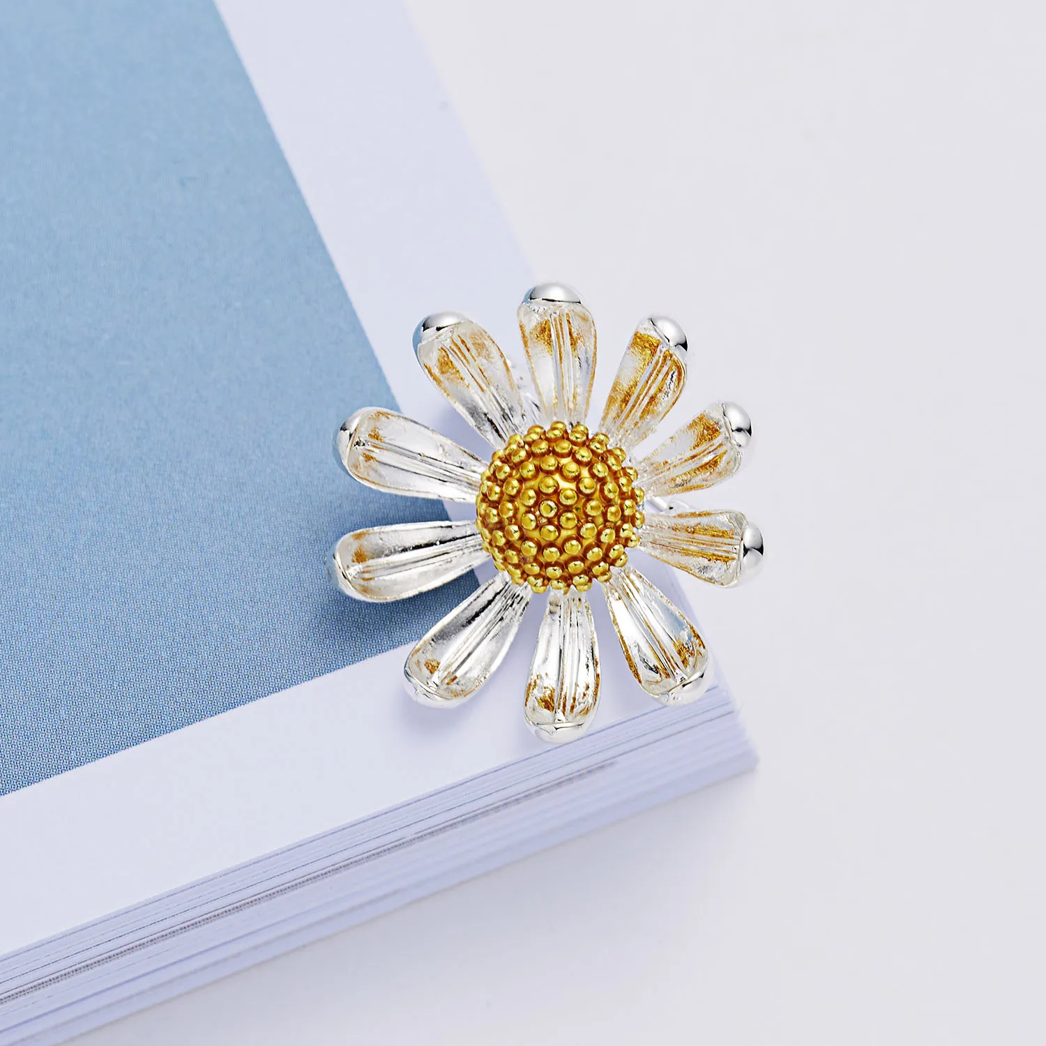 

Simple style flower star daisy sunflower design brooches luxury brooch pin for women lady girls gift, As shown in picture