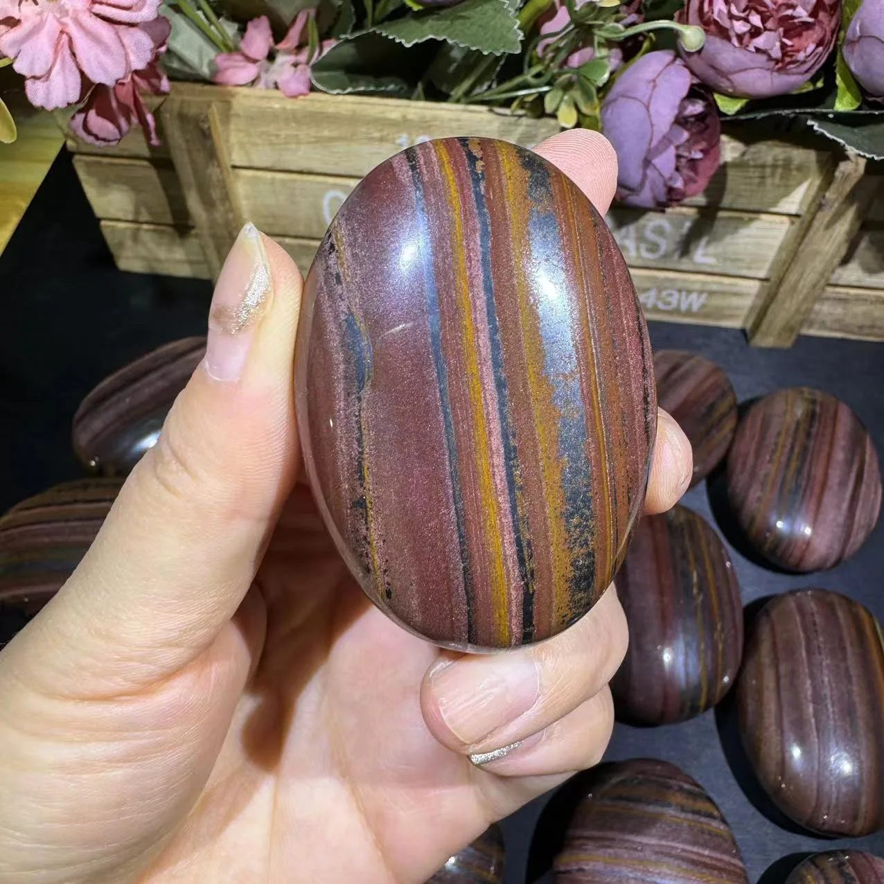 Factory  Price Healing Stone Crystal Carving  Iron Tiger Eye Stone Palm Stone   for Healing