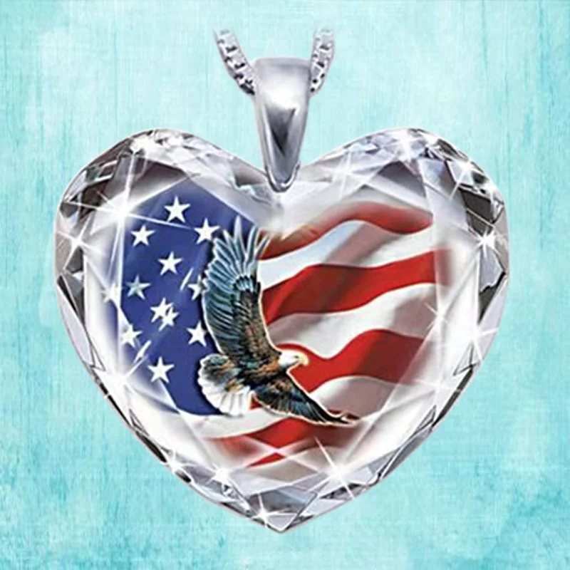 

Exquisite Fashion Jewelry White Gem Pendant American Flag Heart-shaped Crystal Flying Eagle Necklace