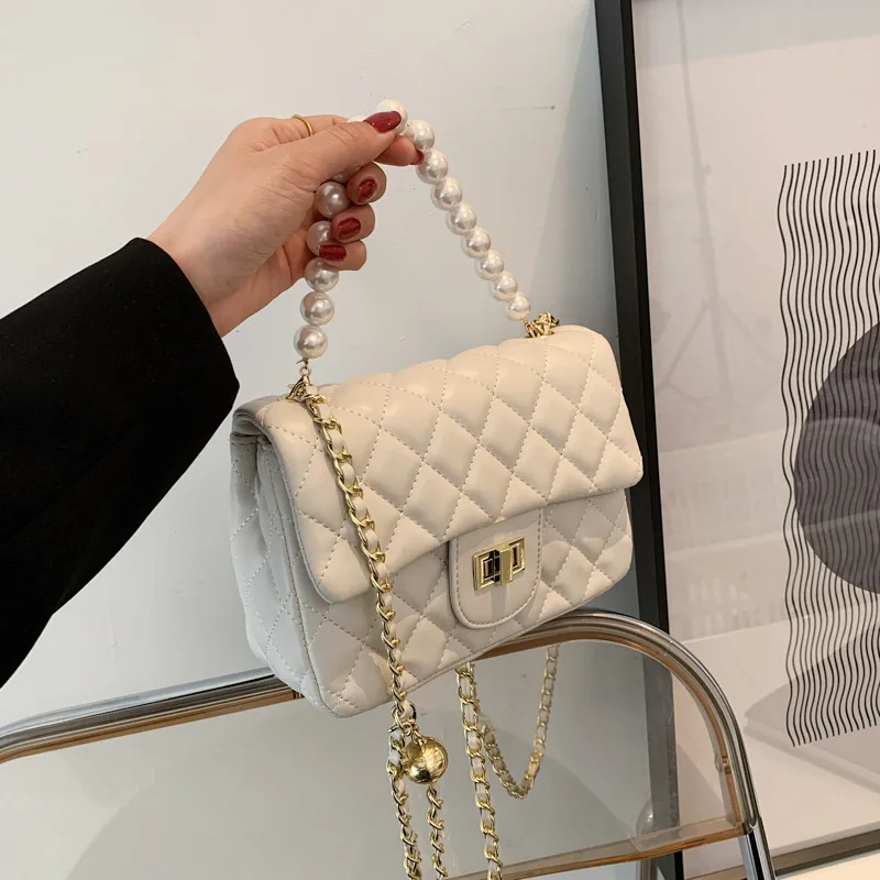 

In the summer of 2021, the new fashion temperament beads portable rhombic small shoulder messenger bag