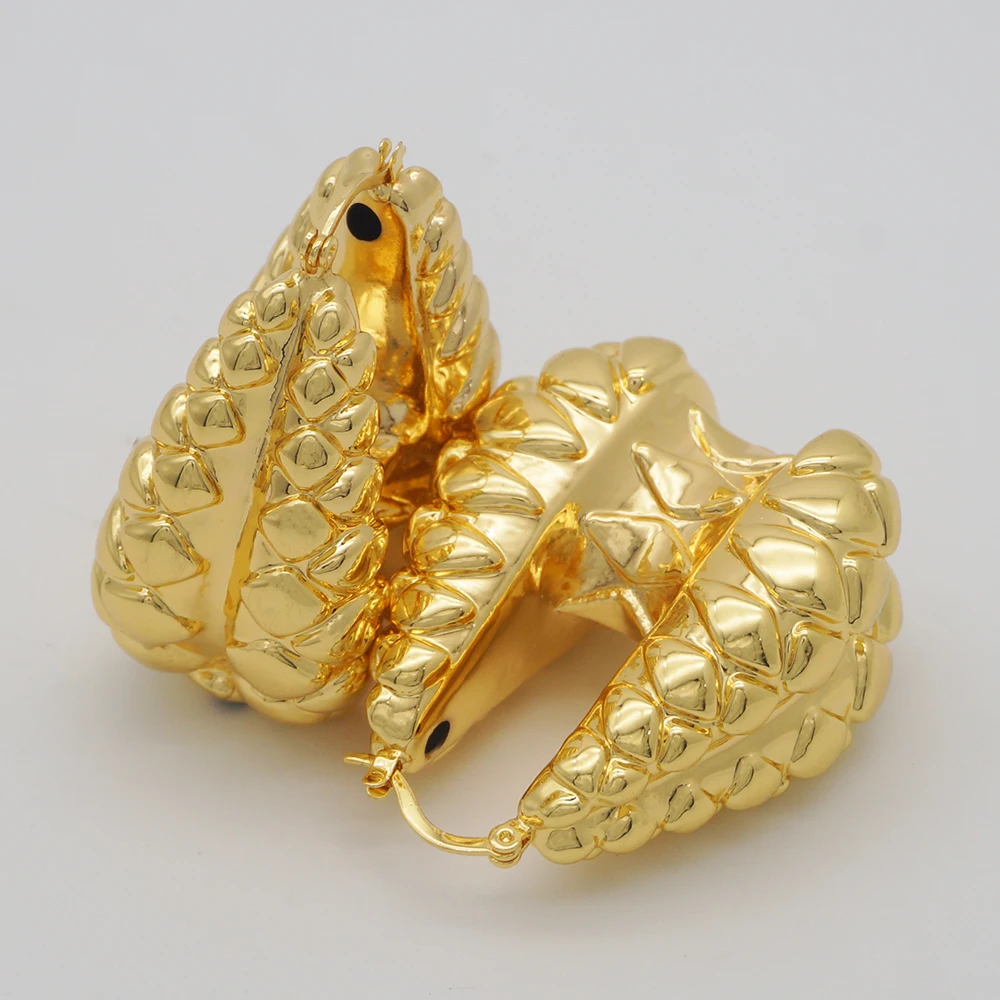 

dainty gold earrings E251
