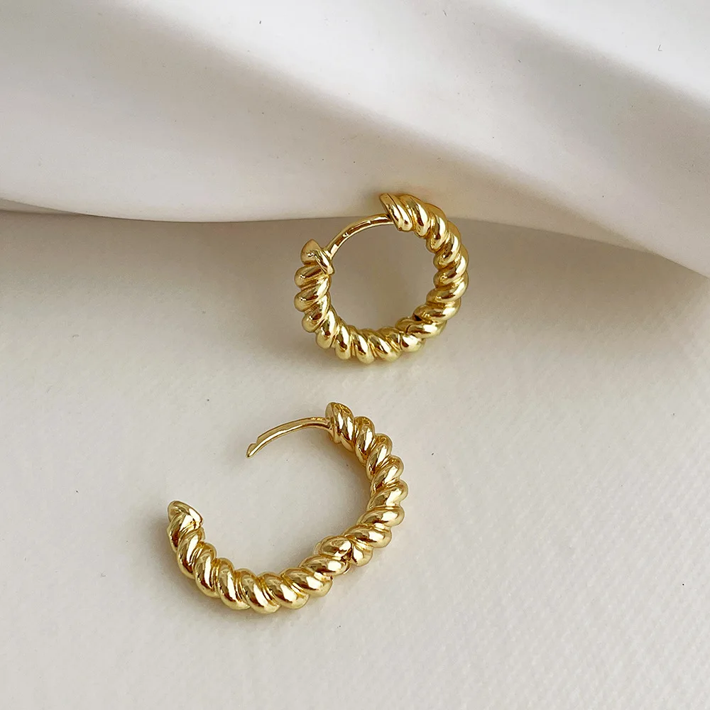 

Vershal A726 French Style 18k Gold Plated Minimalist Twisted Croissant Hoop Earrings Jewelry