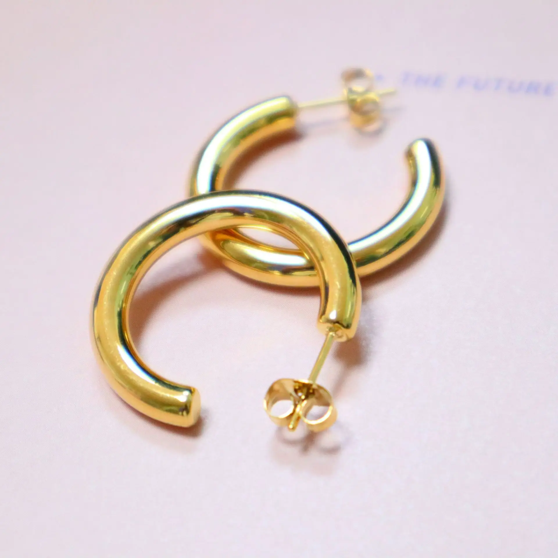 

Minimalist Style 18k Gold Plating 25mm Hollow Circle Hoop Earrings C Shape Stainless Steel Chunky Earrings