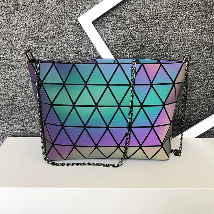 

Wholesale Geometric Luminous Chain bag Fashionable Messenger Bag
