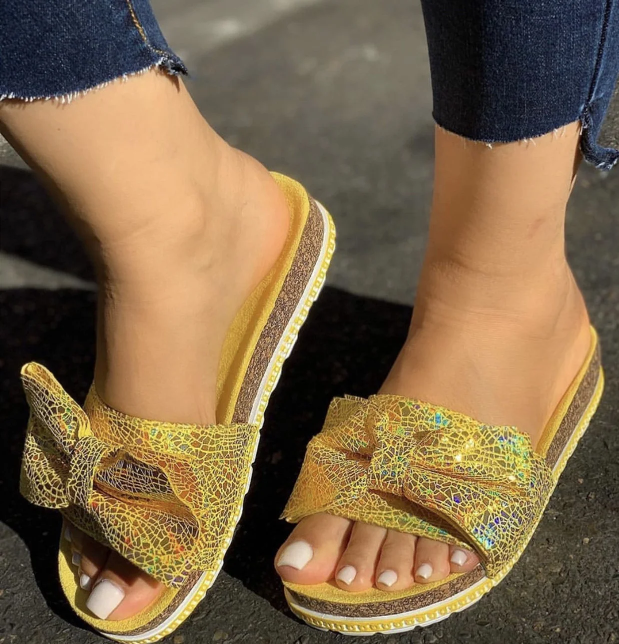 

Fashion Ladies Open Round Toe Platform Sequin Bow-knot Ornament Flat Slippers Women Summer Home Outside Anti-slip Sole Slides, Yellow, black,silver