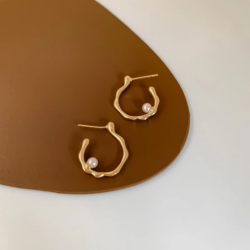 

Vershal D-77 Trendy 18k Gold Plated Vintage Irregular C-Shape Freshwater Pearl Hoop Women Earrings