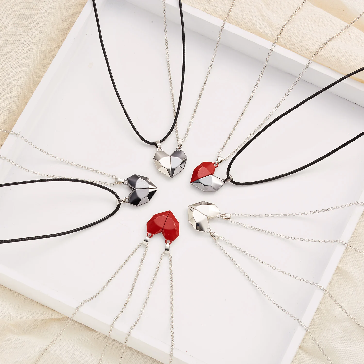

2PCS Magnetic Necklace For Couples Lovers Heart Pendant Charm Necklaces Women Valentine's Day Gift Jewelry For Men, Picture shows