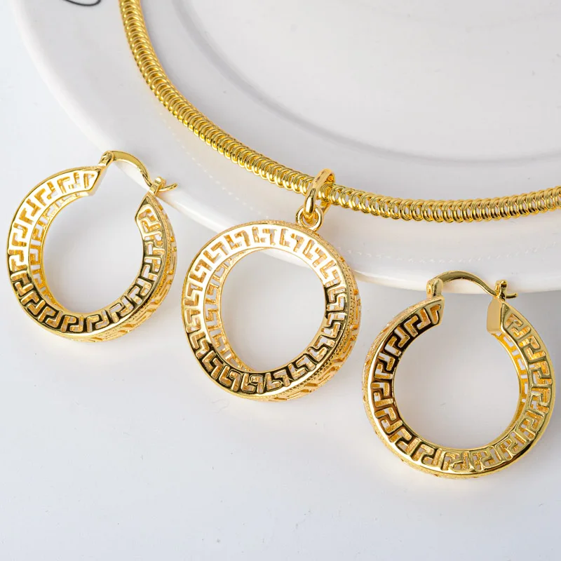 

Dubai Gold Luxury Copper Bridal Jewelry Set America earing and necklace set, Gold color