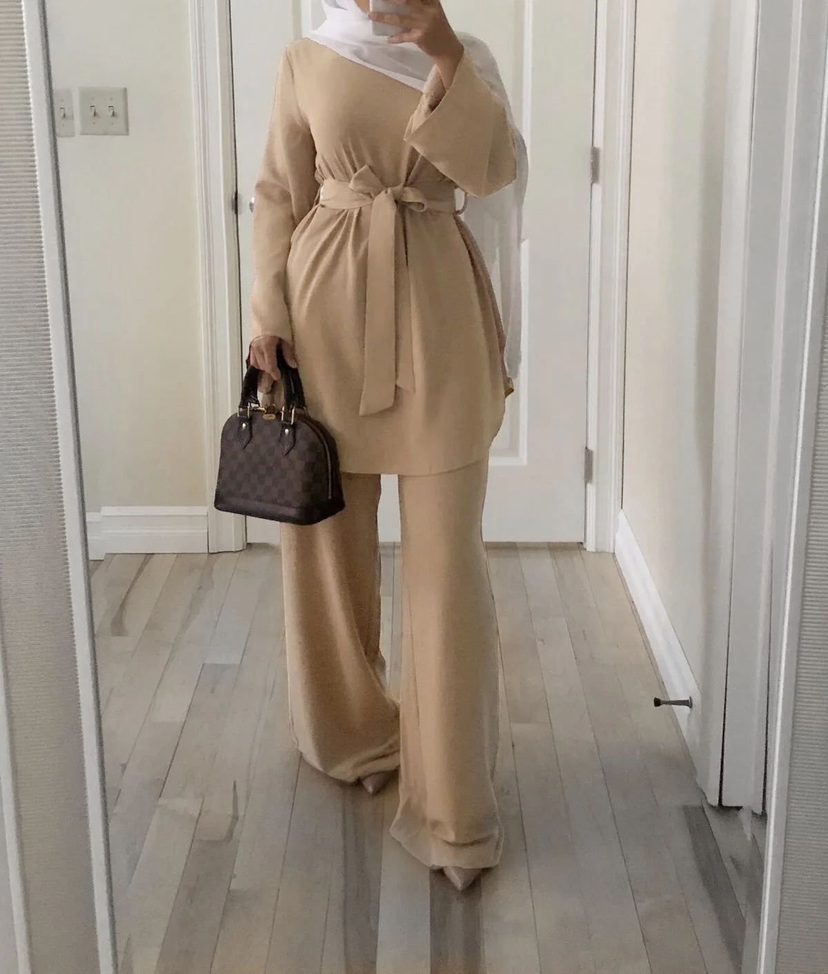 

Women Modest Islamic Clothing Pleats Candy Color Palazzo Style Wide Leg Pants Two Piece Suit, According to the picture