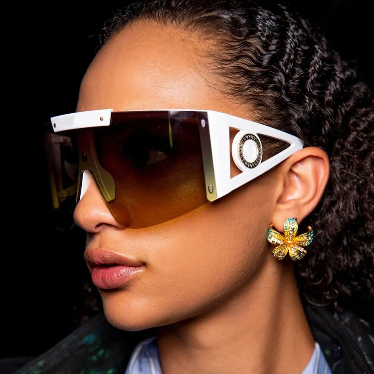 

2021 new one-piece box ocean lens glasses fashion men and women big frame sunglasses with head logo glasses