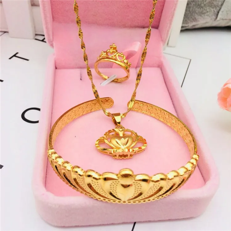 

Gold Jewelry Brass Gold Plated Jewelry Set Crown Bracelet Ring Pendant Ladies Fashion Accessories