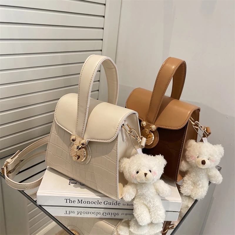

2022 New arrivals Small Bags Young Females Fashion Trendy Handbags For Woman New Design Purses