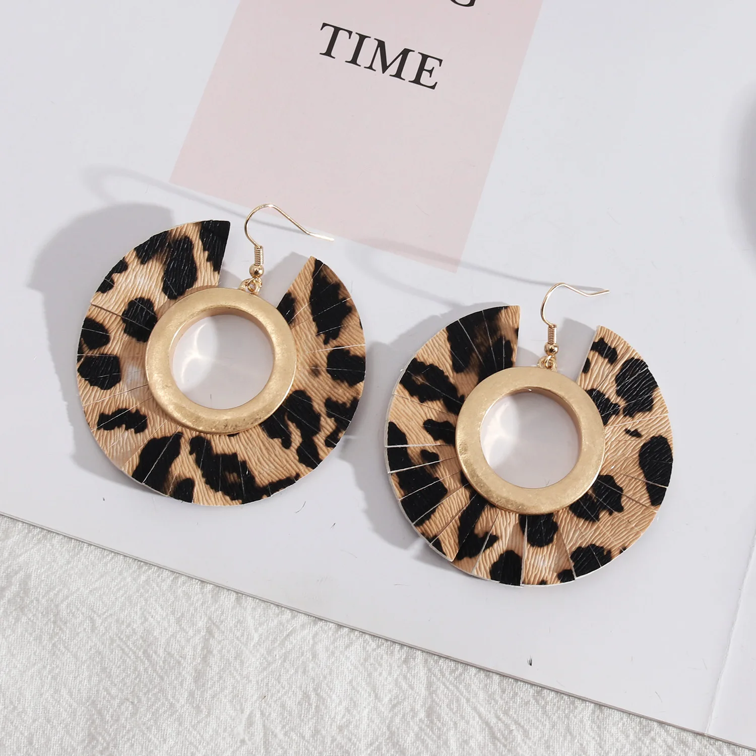 

Circle Round Shape Leather Snakeskin Leopard Print Earrings Fashion Exaggerated Street Popular Dangle Earings Brand Jewelry