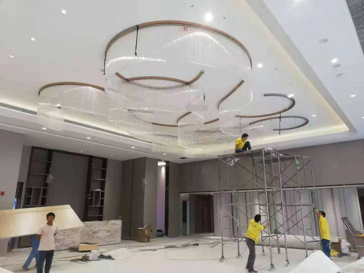 Custom made Indoor lights chandeliers dysmorphism shaped flower lobby ceiling light for Hotel sales department villa