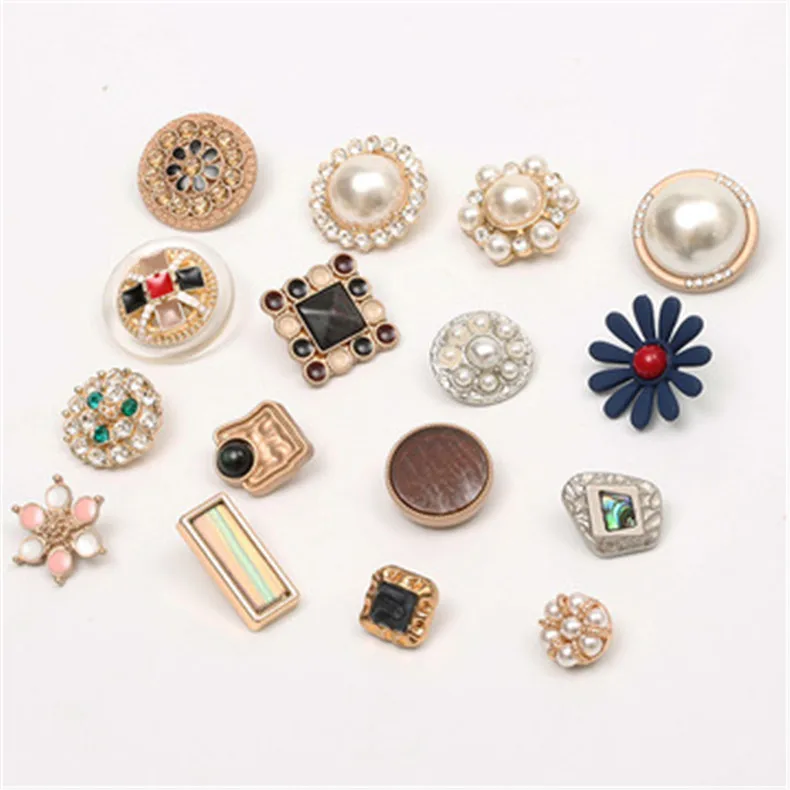 

New Design Custom Metal Garment Embellishment Gold Rhinestones Pearl Buttons