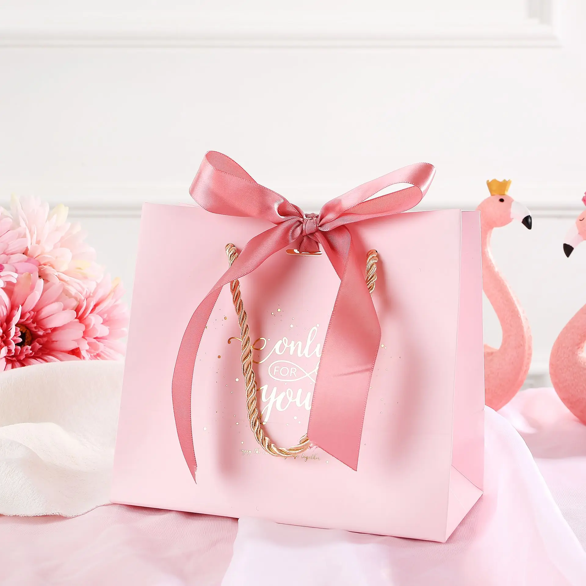 

Customized Printing Wedding Gift Paper Bags With Handle And Bow Knot