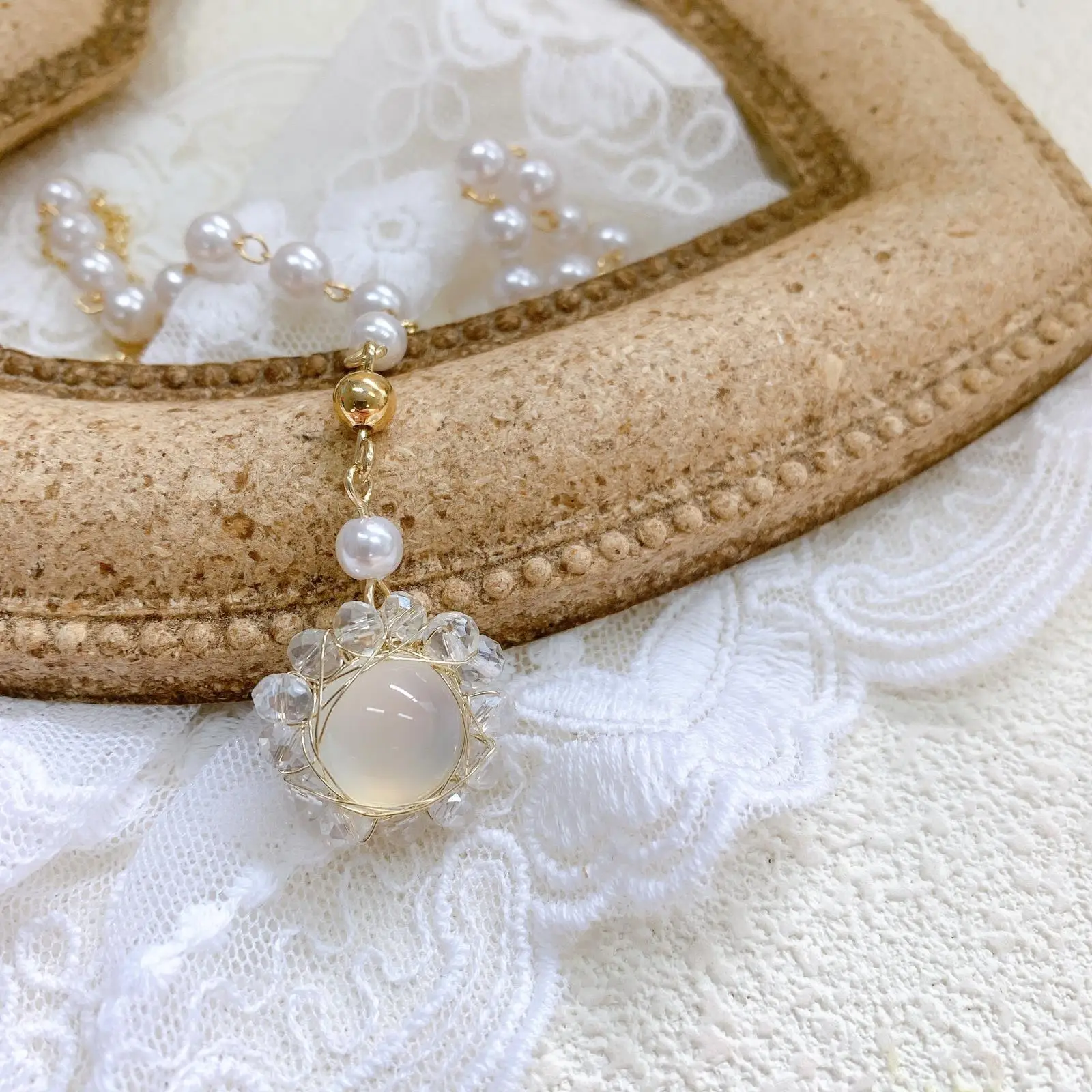 

Vintage hand-woven variable color cat eye pendant necklace winding pearl long chain copper gold-plated clavicle chain necklace, White