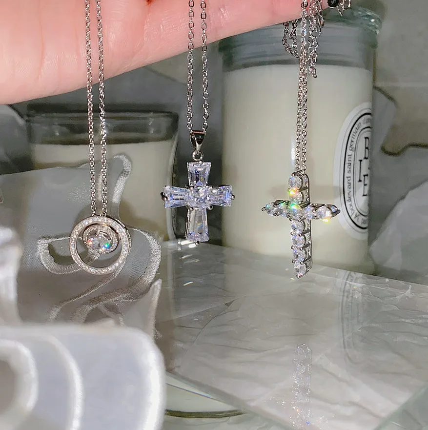 

HOVANCI Shiny 18K White Gold Platinum Crystal Diamond Cross Necklace Geometric Rhinestone Circle Cross Clavicle Chain Necklace, As picture