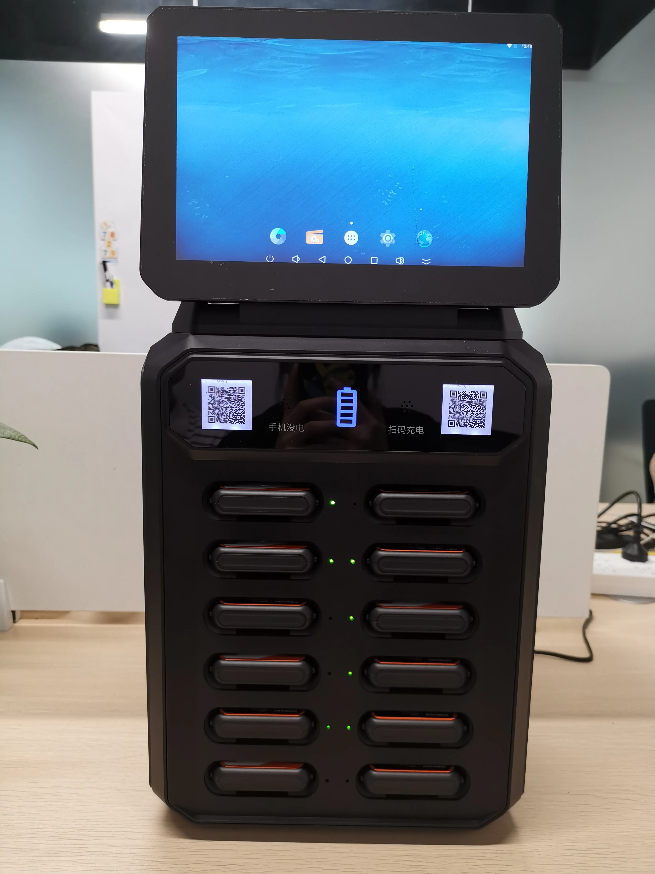 Hot Battery Charger 12 Ports Sharing Power Bank Charging Station For