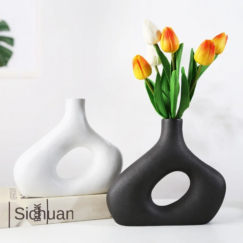 

Nordic Style Black & White porcelain Flower Vase By Hand Modern Creative Ceramic Vase for Home Office Decor Living Room Ornament
