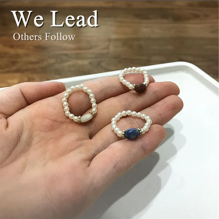 

Luxury Baroque Pearl Rings Stone Beads Knuckle Ring Engagement Jewelry Adjustable Elastic Chain Simple Pearl Rings, Picture shows