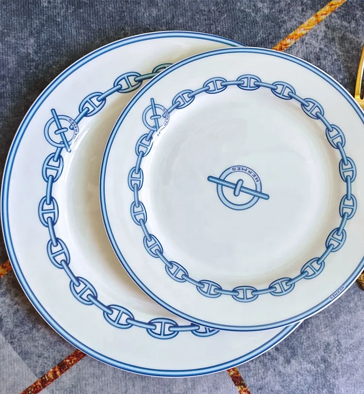 

Amazon Hot Sale 2pcs Nordic Luxury White and Blue Restaurant Set Porcelain Plates Plates with Gift Box