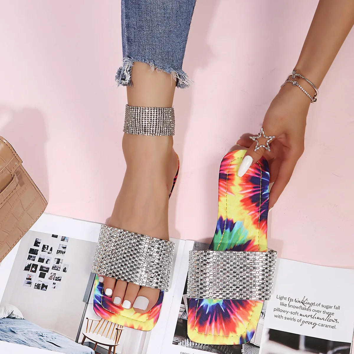 

2021 Wholesale price summer beach bling bling rhinestone ladies sandals women flat slippers, Colorful