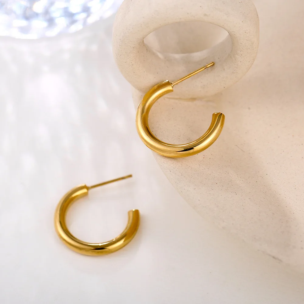 

2022 New Fashion Trend Women Earrings CC-shaped Simple Korean Style Stud Earrings Ear Rings