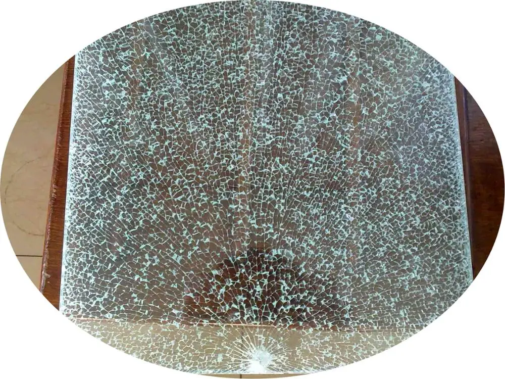 普通的浮法玻璃打破为钢化玻璃打破成类似的圆形网格