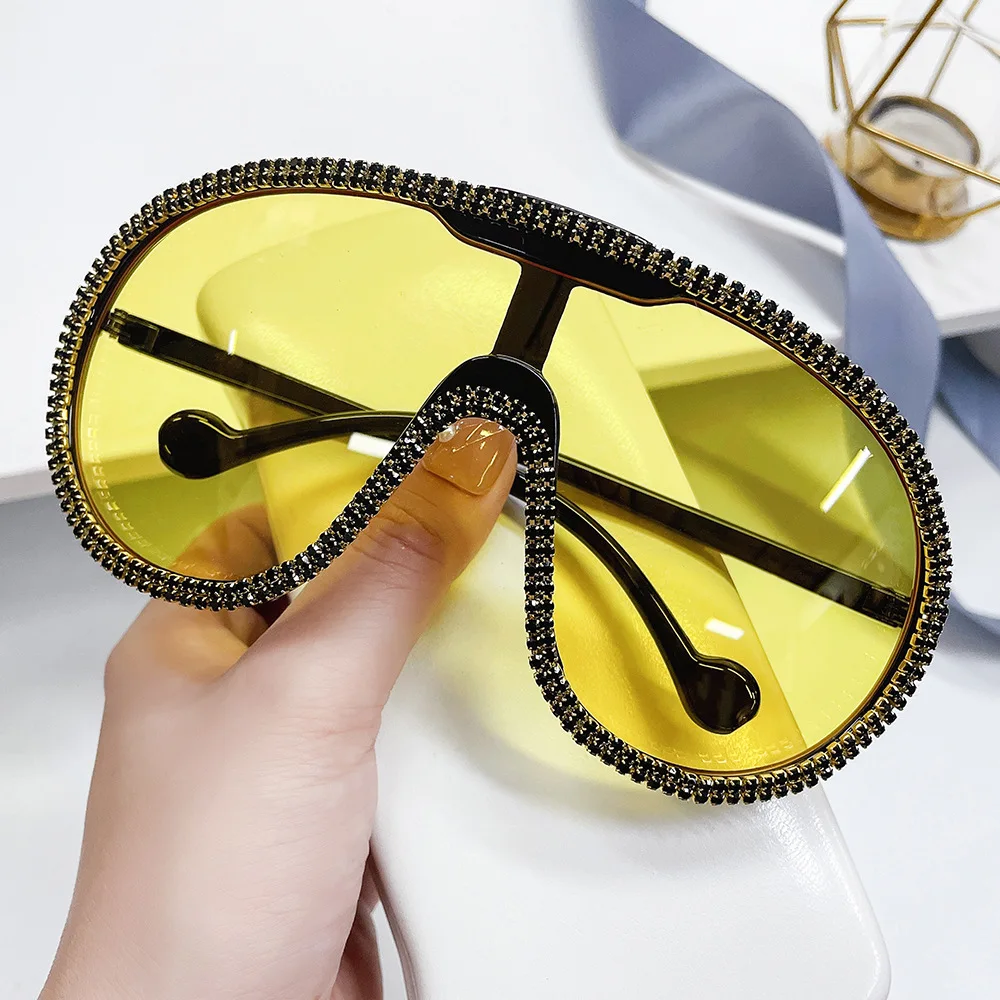 

1365 One Piece Lens Rhinestone Yellow Lens Sunglasses Women UV400