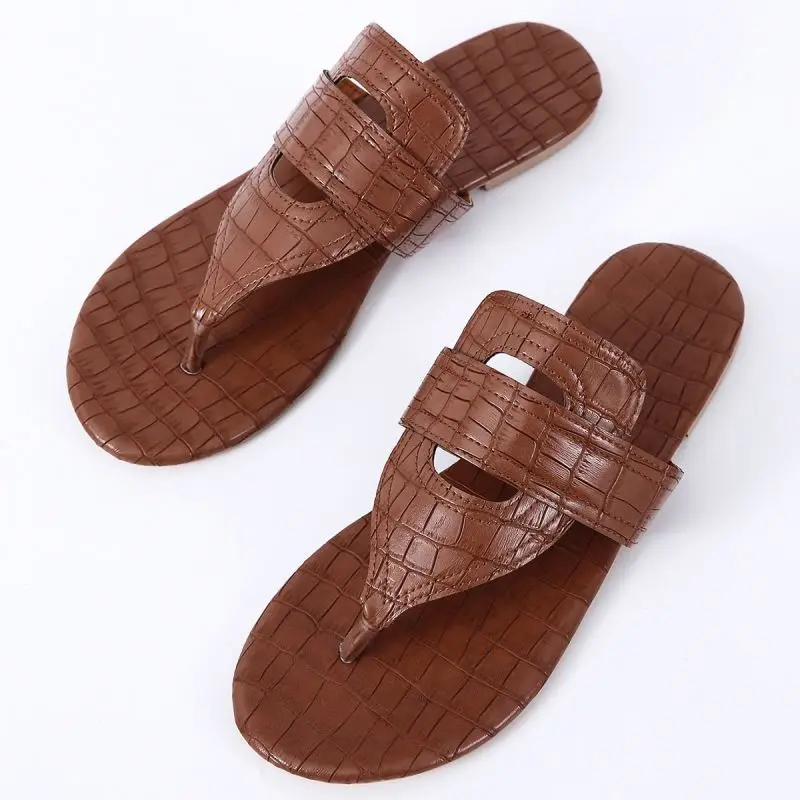 

2021 Summer wholesale high quality women leather flip flops fashion flat slip on slippers outdoor casual beach shoes plus size, Three colors or customized
